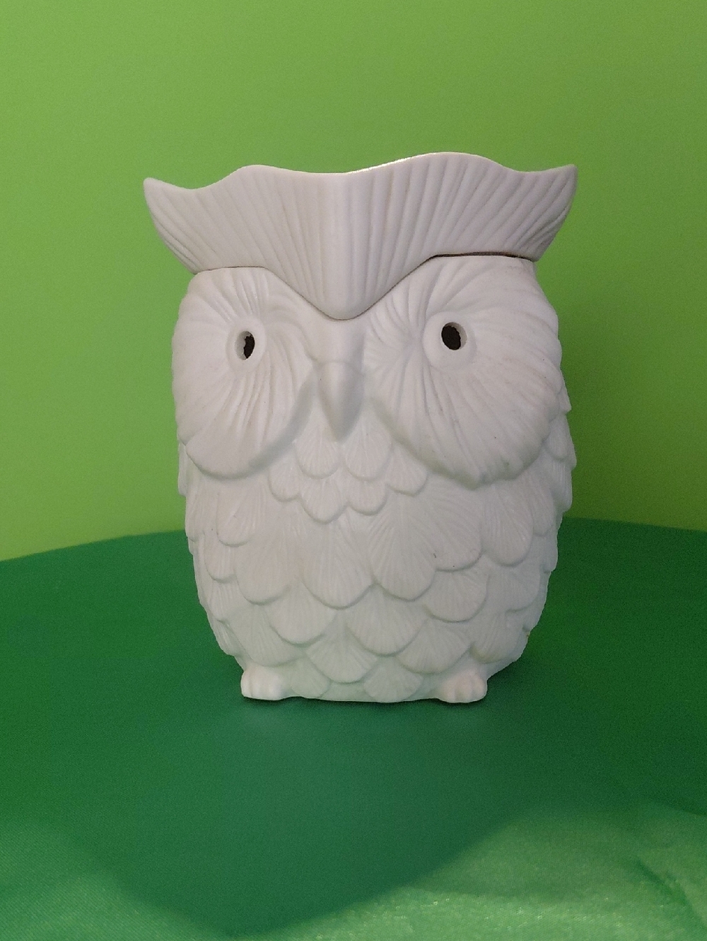 Scentsy Ceramic White Owl Candle Wax Warmer.